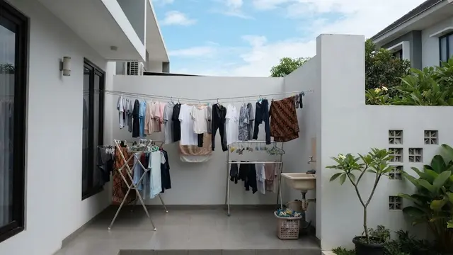 Desain Area Jemur Tersembunyi di Samping Rumah agar Tidak Terlihat dari Jalan