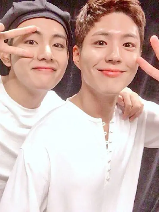 Persahabatan keduanya terjalin ketika bertemu dalam program musik, di mana Park Bo Gum saat itu menjadi host dan V menjadi bintang tamu. Kemudian, mereka saling bertukar nomor telepon. (Liputan6.com/IG/@parkb0gum)