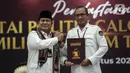 Ketua Umum Partai Gerindra Prabowo Subianto (kiri) mendaftarkan partai politiknya sebagai calon peserta Pemilu 2024 di Kantor KPU, Jakarta, Senin (8/8/2022). Pada hari kedelapan ini, KPU menerima pendaftaran empat partai politik di antaranya Partai Republiku Indonesia, Partai Hati Nurani Rakyat (Hanura), Partai Gerindra, dan Partai Kebangkitan Bangsa (PKB). (Liputan6.com/Johan Tallo)