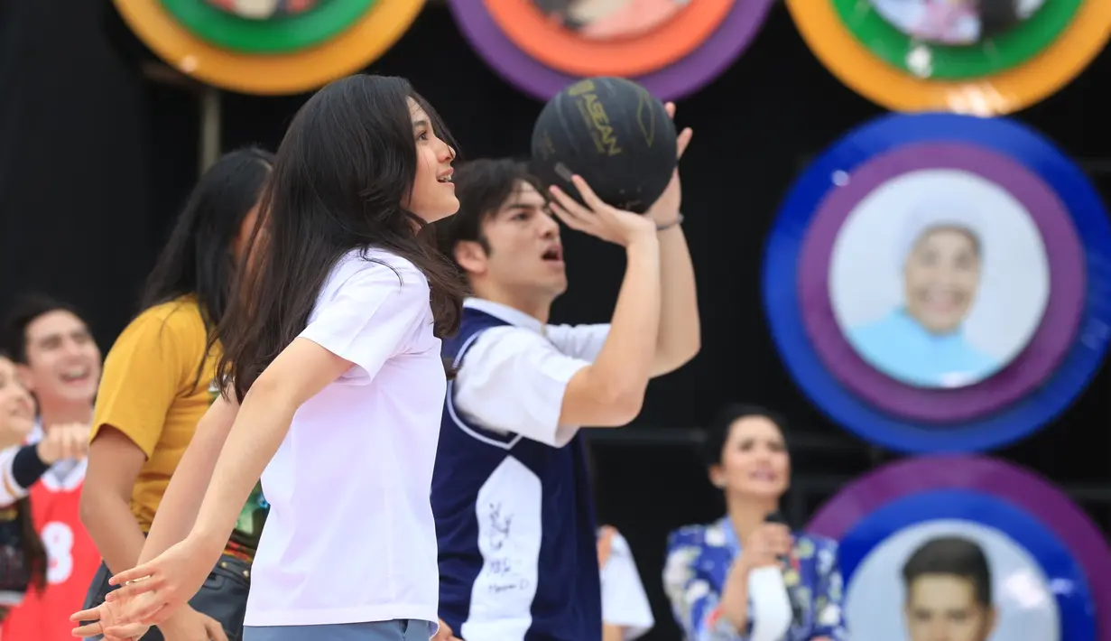 Diawali dari sinetron Anak Sekolahan pada pukul 16.30 dan dilanjutkan Anak Langit pada jam 18.30. Kemudian dilanjutkan sinetron Orang-orang Kampung Duku dan Berkah Cinta yang tayang pada 20.00 dan pukul 21.30 WIB. (Adrian Putra/Bintang.com)