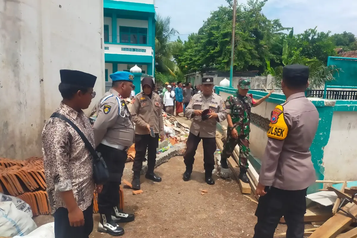 Atap Pesantren Syech Abdul Qodir Jaelani Situbondo Ambruk