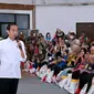 Menyikapi lonjakan harga beras saat ini, Presiden Joko Widodo (Jokowi) hadir langsung dalam kegiatan penyaluran Bantuan Pangan beras atau bansos beras di Kota Tangerang Selatan, Banten, pada Senin (19/2/2024).