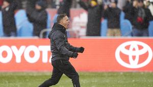 Pelatih timnas Kanada, John Herdman tak dapat menutupi rasa bahagianya usai bisa meloloskan Kanada ke Piala Dunia 2022. (AFP/Geoff Robins)