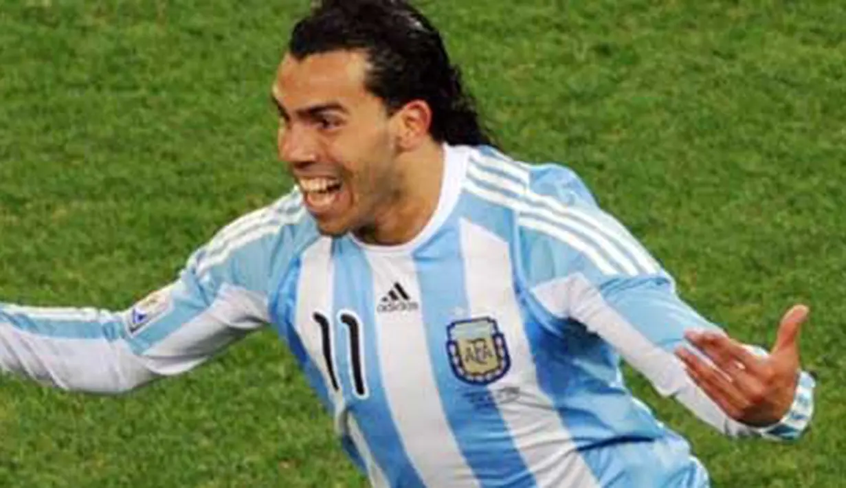 Selebrasi gol kedua striker Argentina Carlos Tevez ke gawang Meksiko di babak 16 besar PD 2010 di Soccer City, Johannesburg, 27 Juni 2010. Argentina unggul 3-1. AFP PHOTO / PEDRO UGARTE 