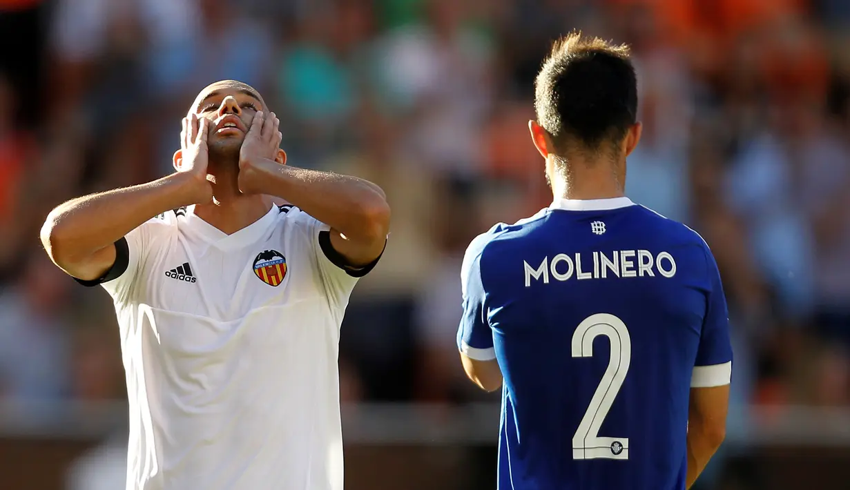 Penyerang sayap Valencia, Sofiane Feghouli, akan habis kontraknya akhir tahun ini. Chelsea dan MU berniat ingin merekrutnya. (AFP/Jose Jordan)