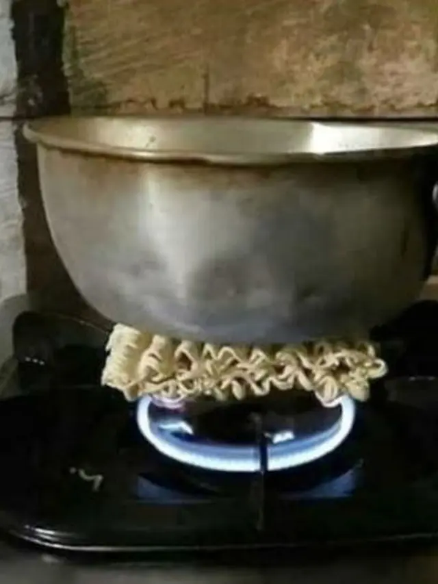 8 Potret Nyeleneh Netizen Masak Mi Instan Ini Bikin Geleng Kepala