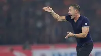 Pelatih kepala Persija Jakarta, Thomas Doll pada laga pekan pertama BRI Liga 1 2023/2024 antara Persija Jakarta menghadapi PSM Makassar di Stadion Utama Gelora Bung Karno (SUGBK), Senayan, Jakarta, Senin (3/7/2023). (Bola.com/M Iqbal Ichsan)