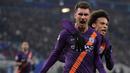 Selebrasi bek Manchester City, Aymeric Laporte usia mencetak gol ke gawang Lyon pada laga lanjutan liga champions yang berlangsung di stadion Parc Olympique Lyonnais, Prancis, Rabu (28/11). Lyon bermain imbang 1-1 kontra Manchester City. (AFP/Roman Lafabr
