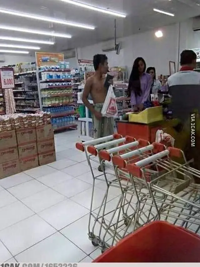6 Gaya Nyeleneh Orang Saat Belanja Ini Bikin Geleng Kepala