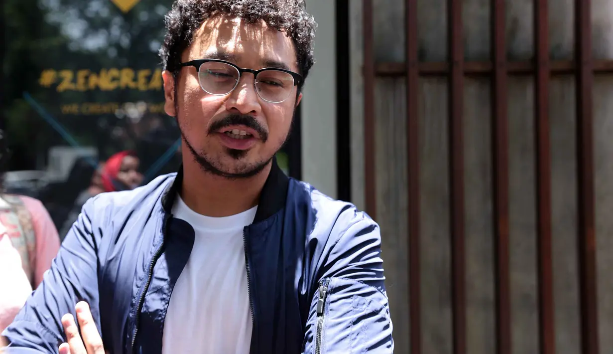 Sehari setelah melakukan bakti sosial tersebut, Giring lantas dilaporkan ke Bawaslu oleh Advokat Cinta Tanah Air (ACTA). Laporan tersebut atas dugaan politik uang. Dan bukti pelaporan foto serta video. (Deki Prayoga/Bintang.com)