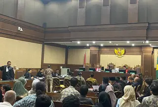Auditor Badan Pemeriksa Keuangan (BPK) Muhammad Ramadhani mengungkapkan empat tahapan penghitungan kerugian keuangan negara dalam sidang kasus dugaan korupsi pengelolaan kuota haji tambahan periode 2023-2024. (Liputan6.com/Dimas Ramadhan Wicaksana)