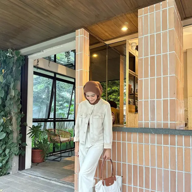 6 Potret Nadya Mustika Usai 6 Bulan Melahirkan, Kembali Langsing Penampilan Bak ABG