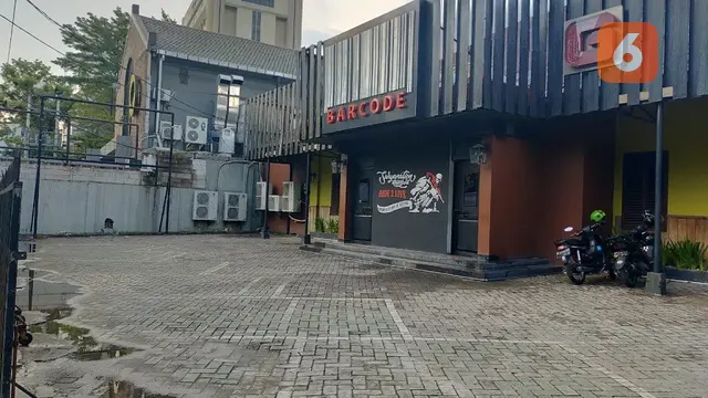 Kafe dekat sekolah di Makassar bebas jualan miras (Liputan6.com/ Eka Hakim)
