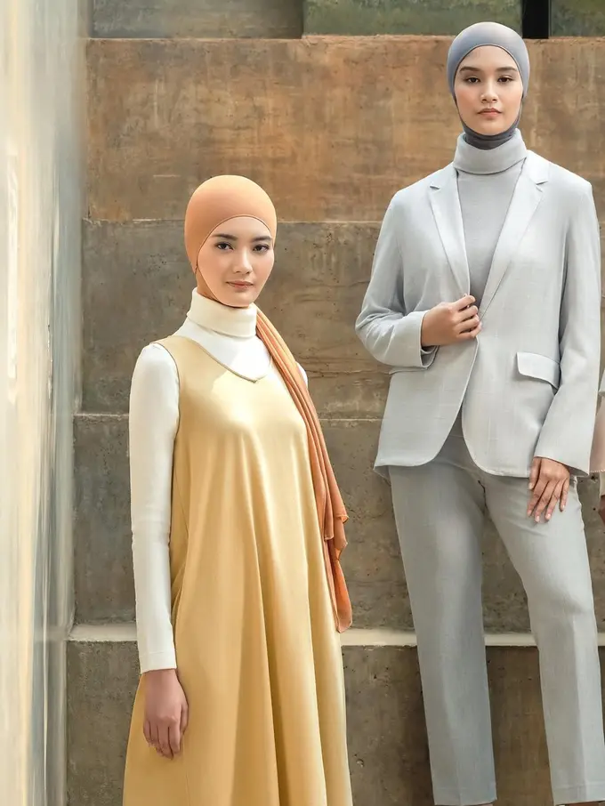 Inspirasi Gaya Hijab Minimalis dengan HEATTECH T-shirt Fleece Turtleneck, Siap Upgrade Penampilan?