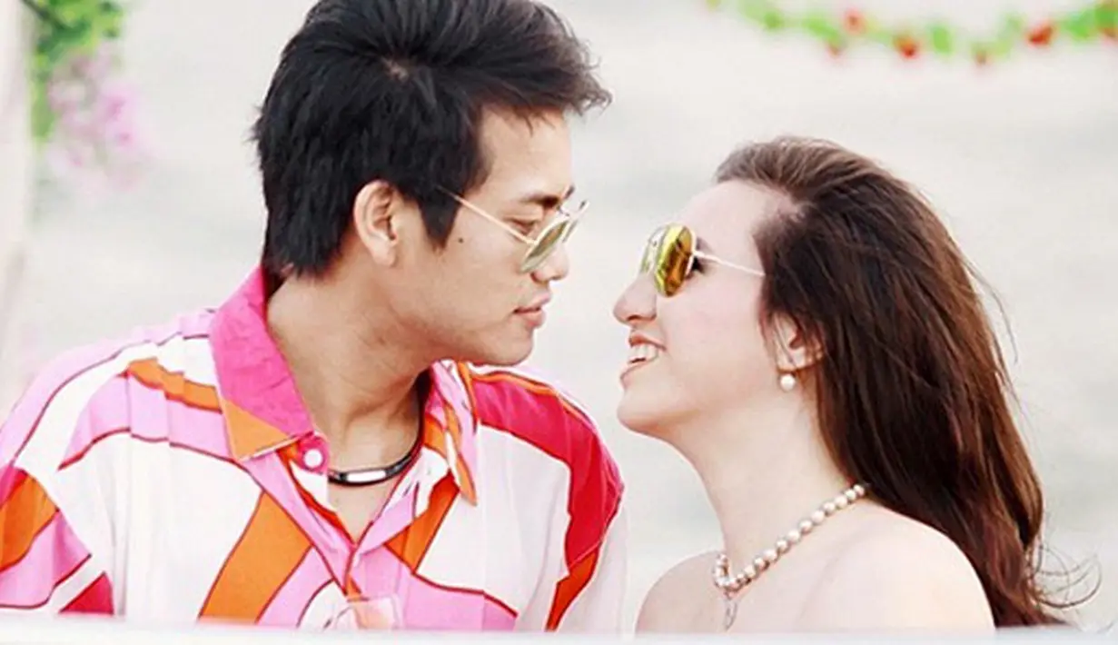 Tontowi Ahmad sukses meraih emas dalam bulu tangkis ganda campuran bersama dengan Liliana Natsir dalam Olimpiade Rio 2016. Tidak hanya kedua pasangan tersebut yang menjadi perbincangan, tapi juga keluarga Tontowi, Michelle Harminc. (dok. Instagram)