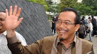 Suswono melambaikan tangannya kepada awak media usai melaporkan harta kekayaannya kepada KPK, Jakarta, Kamis (30/10/2014). (Liputan6.com/Miftahul Hayat)