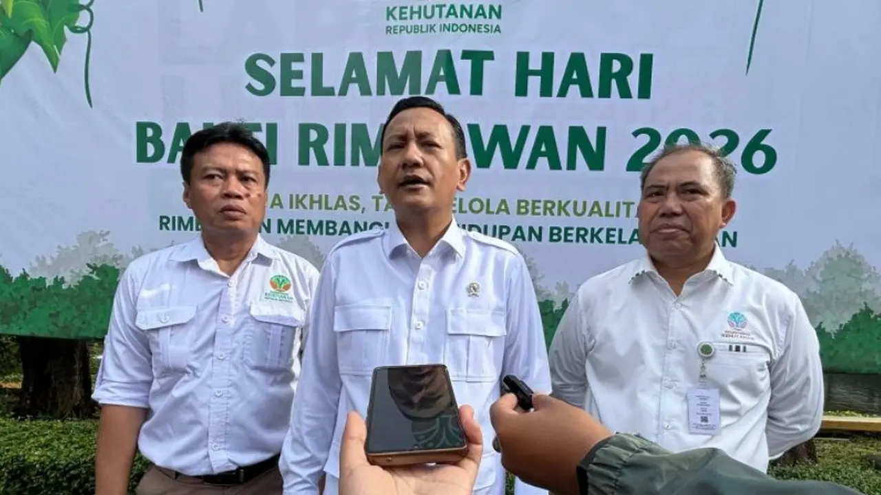 Wamenhut Rohmat Marzuki, Dirjen Gakkum Kemenhut Dwi Januanto Nugroho, dan Sekjen Kemenhut Mahfudz.
