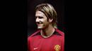 Puncaknya terjadi di laga FA Cup melawan Arsenal pada 2003. Pada saat itu MU kalah dan Fergie marah besar kepada Beckham yang tampil buruk saat itu dan menendang sebuah sepatu yang mengenai dekat mata Beckham sehingga ia harus mendapatkan jahitan. (Foto: AFP/Paul Barker)