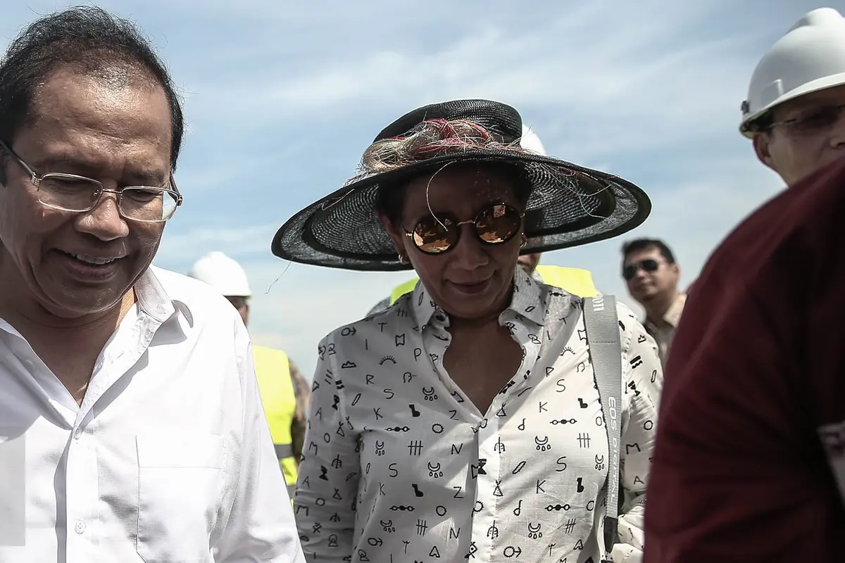 20160504-Gaya Modis Menteri Susi Saat Tinjau Pulau Reklamasi Jakarta-Jakarta
