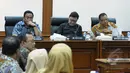 Para pelaku usaha, khususnya mikro dan kecil, bakal mendapat kemudahan dalam pengurusan perizinan. Seiring penandatanganan nota kesepahaman (MoU) tentang izin usaha mikro dan kecil, Jakarta, Jumat (30/1/2015). (Liputan6.com/Andrian M Tunay)