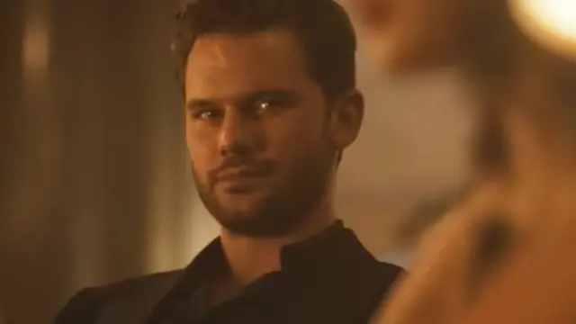Jeremy Irvine sebagai Zach dalam film Turbulence. (Foto: Dok. Lionsgate/ Grindstone Entertainment Group)