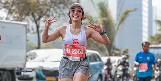 Olahraga lari menjadi salah satu kegiatan yang disukai Gisella Anastasia. Baru-baru ini ia pun menunjukan dirinya saat mengikuti Jakarta Marathon yang digelar hari Minggu (22/10/2023) lalu. [Foto: Instagram/gisel_la]