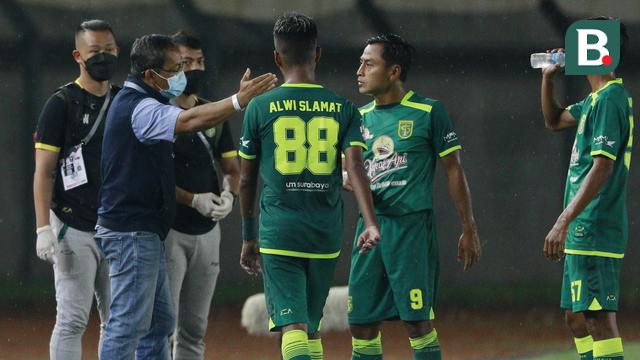 FOTO: 3 Gol Penalti Warnai Kemenangan Persebaya atas Persik 2-1 dalam Laga Grup C Piala Menpora 2021 - Aji santoso; Samsul Arif