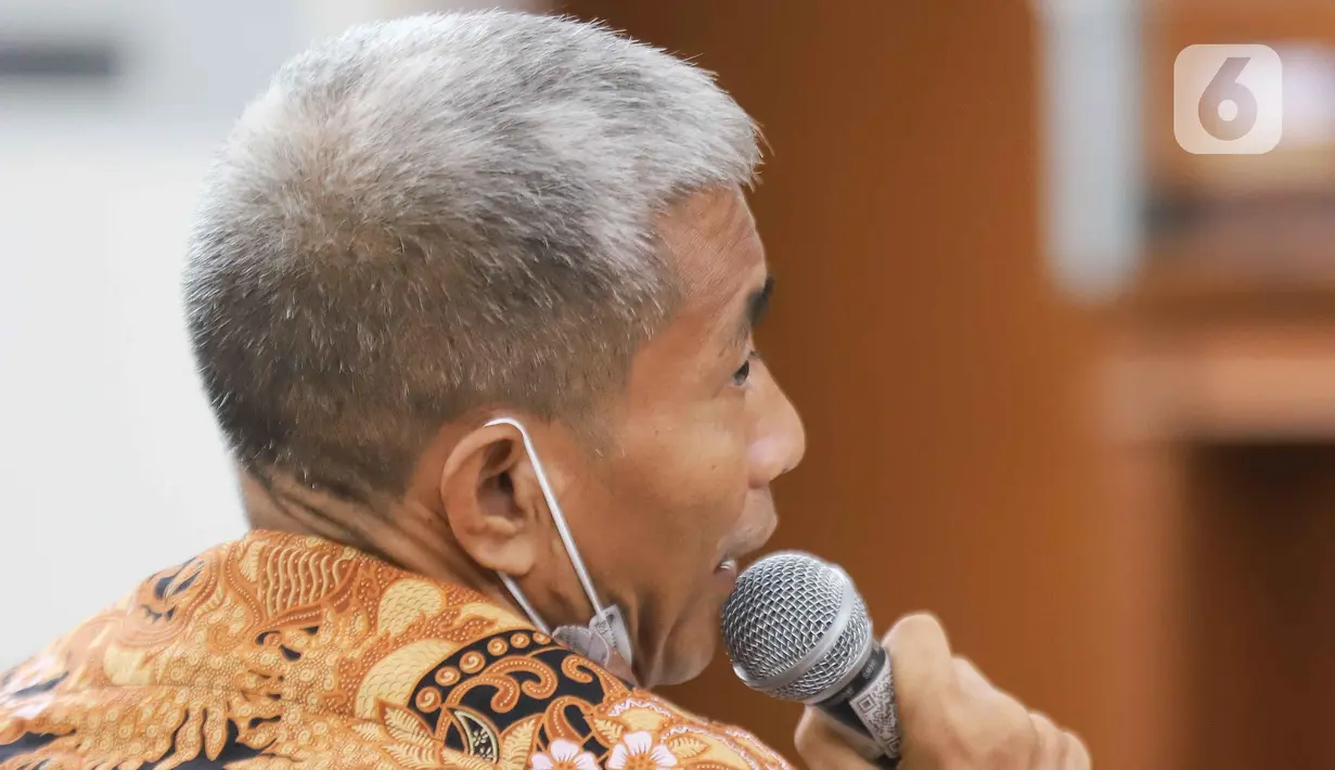M Kece hadir mengunakan kursi roda dalam persidangan lanjutan terkait kasus penganiayaan oleh terdakwa Irjen Napoleon Bonaparte di Pengadilan Pengadilan Negeri Jakarta Selatan, Kamis (23/6/2022). Sidang yang beragendakan pemeriksaan saksi ini menghadirkan M Kece sebagai saksi pelapor. (Liputan6.com/Herman Zakharia)