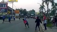 Inilah Foto Pelaku Pelemparan Bus Arema di Karawang