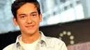 Adipati Dolken artis yang menggeluti dunia  akting, kini terjun ke dunia bisnis (Liputan6.com/Panji Diksana)