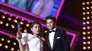 Penghargaan ini juga akan ditunjukkan kepada anaknya kelak. Bahwa ia pernah menjadi pasangan yang romantis di awal tahun 2016. (Nurwahyunan/Bintang.com)
