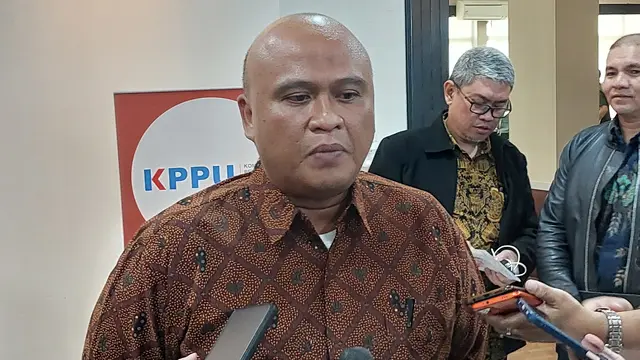 Anggota Komisi Pengawas Persaingan Usaha (KPPU) Hilman Pujana di Kantor KPPU, Jakarta, Rabu (28/2/2024). (Arief/Liputan6.com) Anggota Komisi Pengawas Persaingan Usaha (KPPU) Hilman Pujana di Kantor KPPU, Jakarta, Rabu (28/2/2024). (Arief/Liputan6.com)