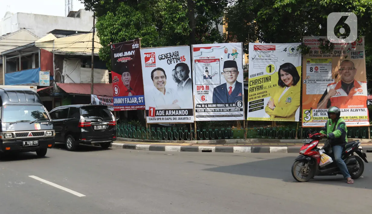 Pemasangan Alat Peraga Kampanye Di Fasilitas Umum Foto 