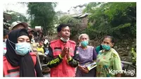 Kiwil beri bantuan ke korban banjir Malang dan Batu. (Sumber: KapanLagi.com/Darmadi Sasongko/phi)