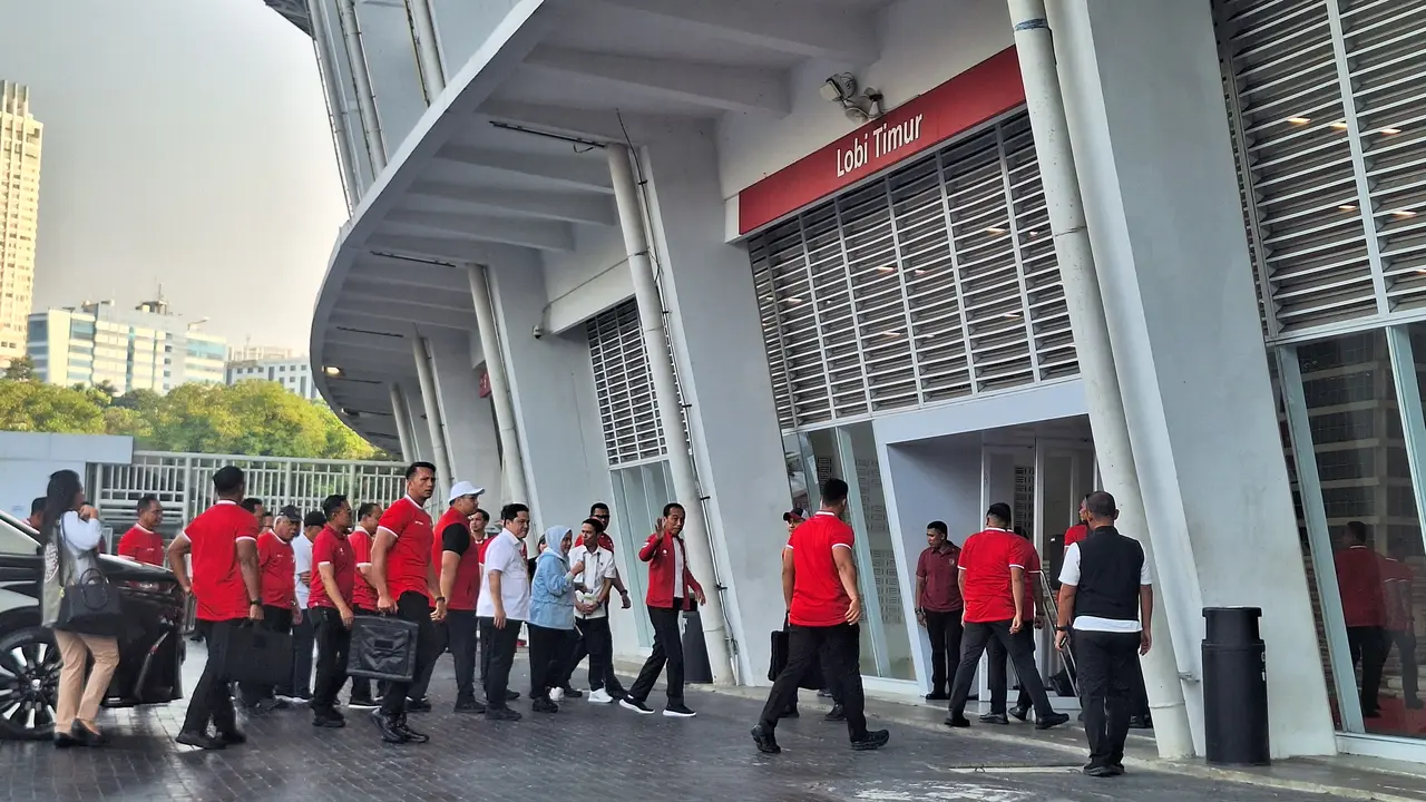 Jokowi dan Kaesang Nonton Pertandingan Indonesia Vs Irak di GBK