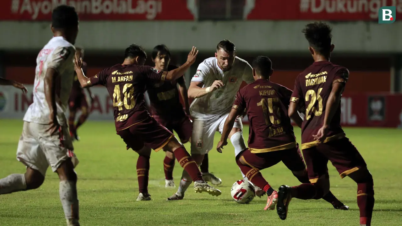 FOTO: 6 Kartu Kuning Warnai Hasil Imbang 0-0 PSM Melawan Persija pada Leg Pertama Semifinal Piala Menpora 2021 di Babak Pertama