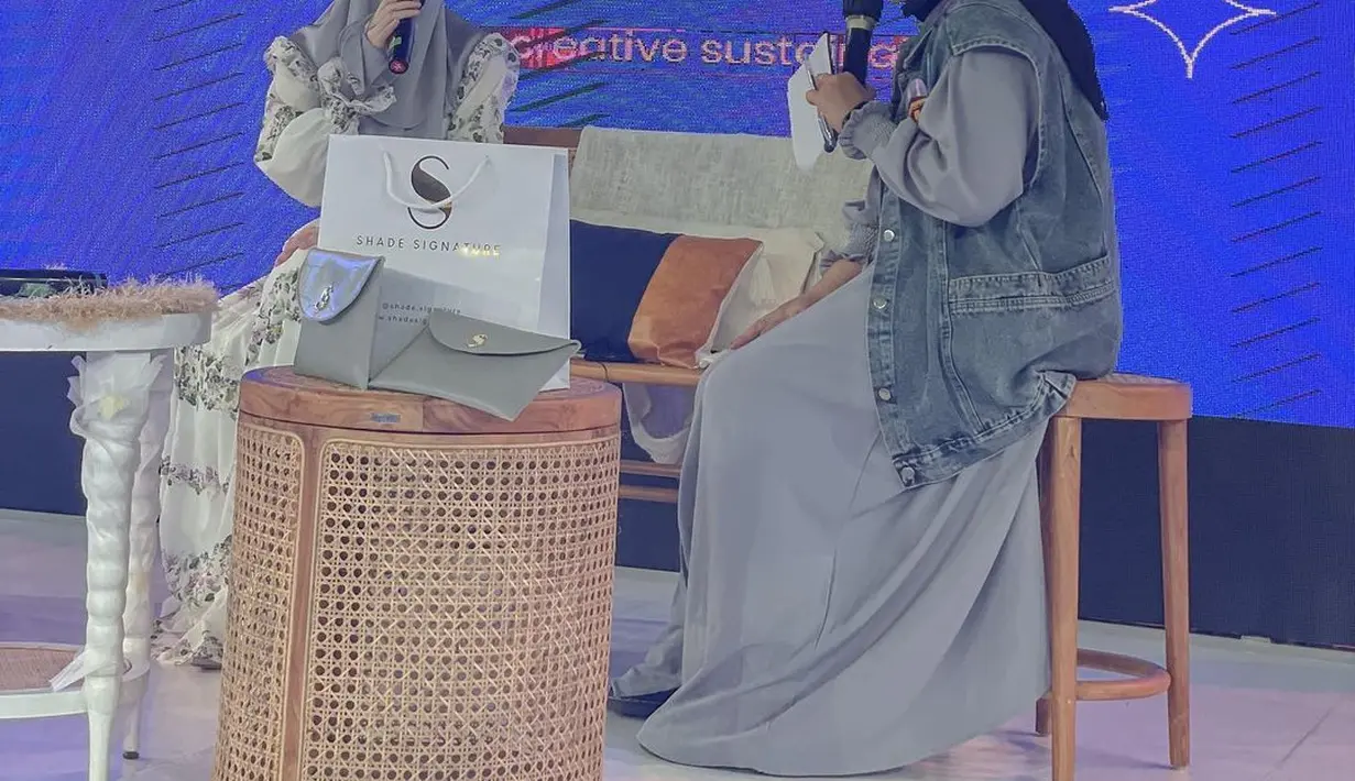 Larissa Chou saat mengisi acara di Muslimah Creative Day 2022, Larissa Chou juga terlihat mengenakan kain cadarnya yang begitu menawan. (Instagram/larissachou)