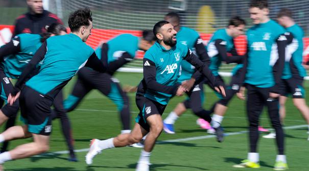Pemain Liverpool, Mohamed Salah, mengikuti sesi latihan jelang laga melawan Galatsaray pada leg kedua babak 16 besar Liga Champions 2025/2026. (Peter Byrne/PA via AP)