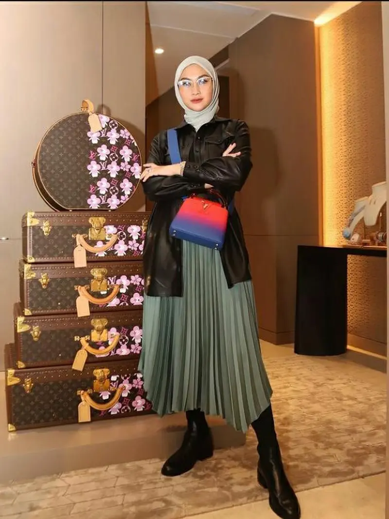 6 Inspirasi Hijab Outfit ala Indah Nada Puspita
