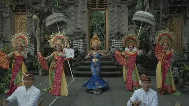 7 Potret Novia Bachmid di Video Musik Wonderland Indonesia, Tampil Memesona