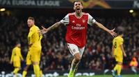 Gelandang Arsenal, Dani Ceballos, merayakan gol yang dicetaknya ke gawang Standart Liege pada laga Liga Europa di Stadion Emirates, London, Kamis (3/10). Arsenal menang 4-0 atas Liege. (AFP/Glyn Kirk)