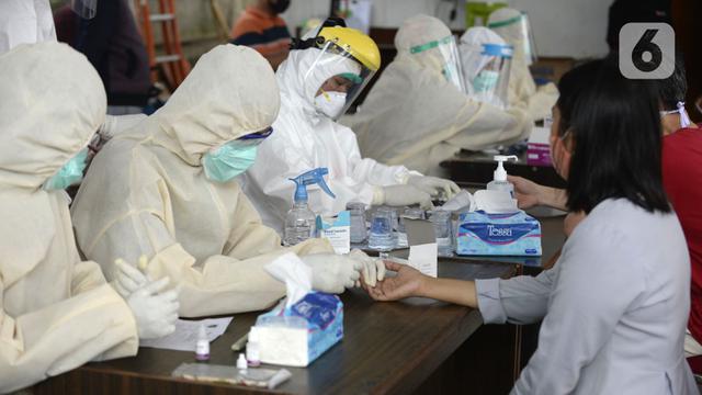 FOTO: Rapid Test COVID-19 di Pasar Modern BSD Tangsel