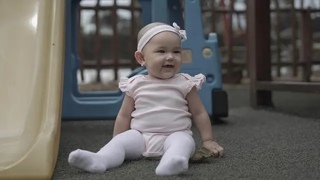 6 Potret Gemas Anak Kedua Dahlia Poland dan Fandy Christian, Lucu Banget