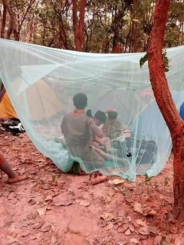 8 Potret Absurd Orang Kemah di Berbagai Tempat Ini Bikin Geleng Kepala