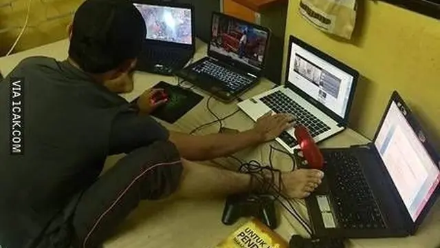potret kocak pelajar saat kerjakan tugas