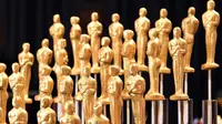 Menu cokelat berbentuk piala Oscar yang akan disuguhkan dalam jamuan after party Academy Awards ke 90 di Hollywood, California, Kamis (1/3). Ajang Piala Oscar akan berlangsung pada 4 Maret 2018 di Dolby Theatre. (Kevork Djansezian/Getty Images/AFP)