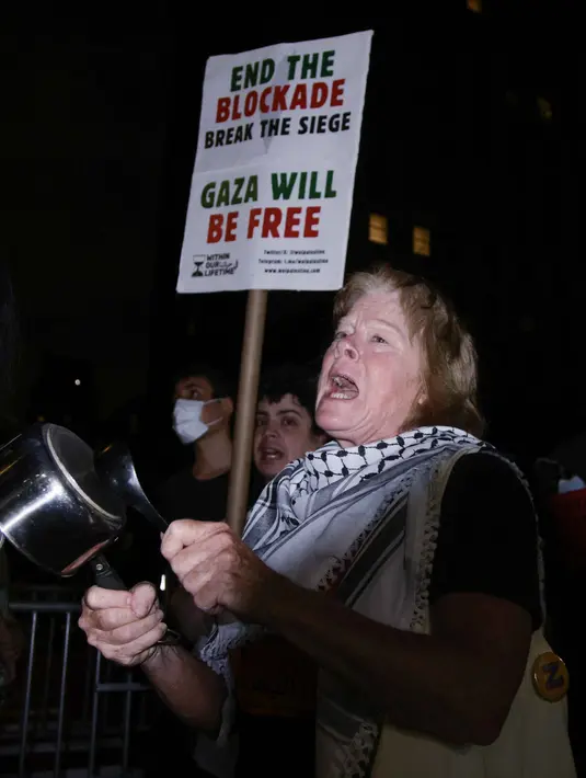 Aksi bertajuk "Autonomous Noise Demonstration for Gaza" digelar untuk menciptakan kebisingan di sekitar hotel tempat Perdana Menteri Israel Benjamin Netanyahu selama berada di New York, Amerika Serikat pada 25 September 2025. (Leonardo MUNOZ/AFP)