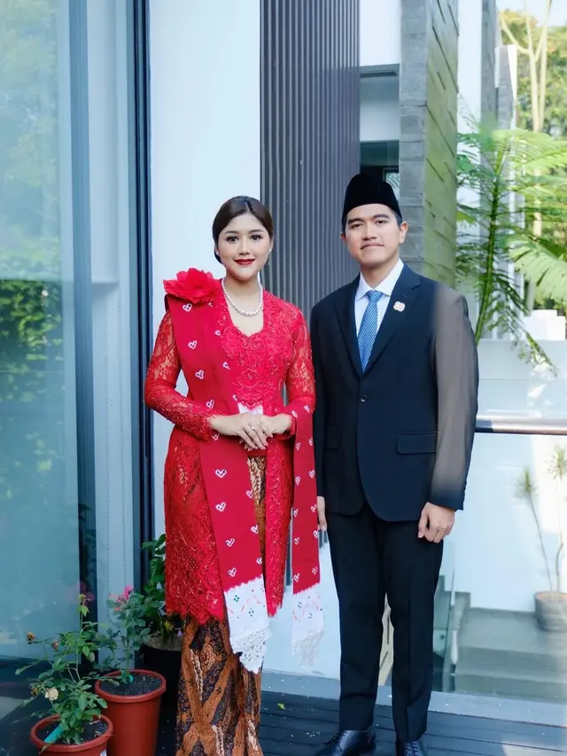 6 Potret Beda Gaya Kahiyang Ayu dan Erina Gudono dalam Perayaan HUT ke-80 RI