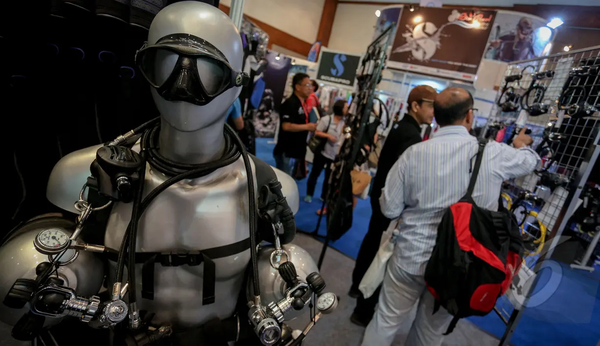 Suasana pameran Deep & Extreme Indonesia 2015, JCC Jakarta, Kamis (30/04/2015). Dalam pameran ini dihadirkan informasi tentang dunia selam dan peralatannya, destinasi pariwisata serta industri pendukungnya. (Liputan6.com/Faizal Fanani)