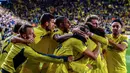 Pemain Villarreal merayakan gol Adrian Lopez ke gawang Liverpool pada pertandingan leg pertama semifinal Liga Europa, di Stadion El Madrigal, Jumat (29/4/2016) dini hari WIB. (AFP/Biel Alino)
